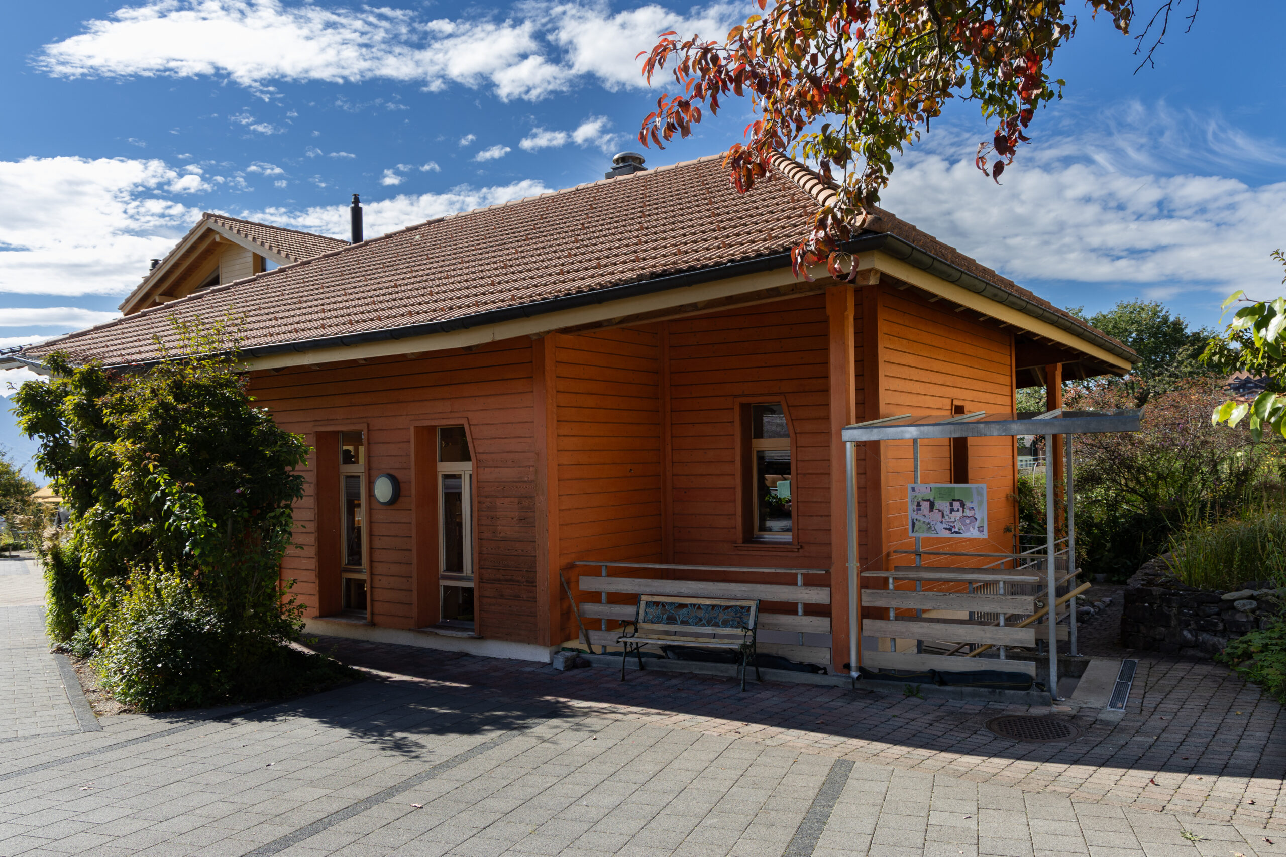 Parkplatz und Gebäude Nr. 4